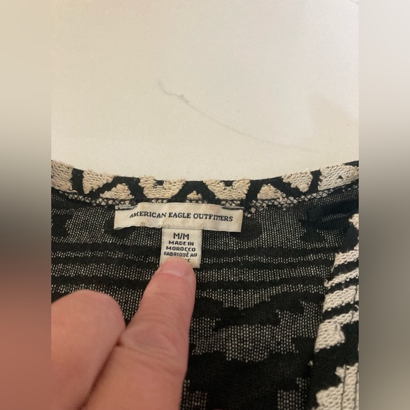 Women American eagle open front cardigan sweater Aztec white cream black m - Picture 6 of 7